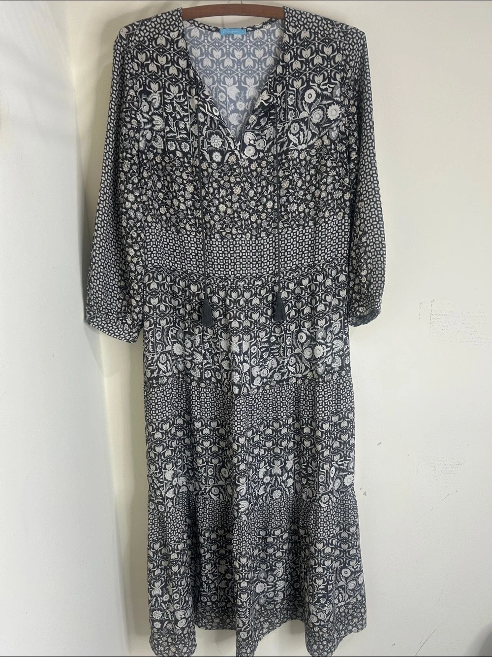 J. McLaughlin Dress Women's Medium Grey Floral Hortense Tiered Midi Resort